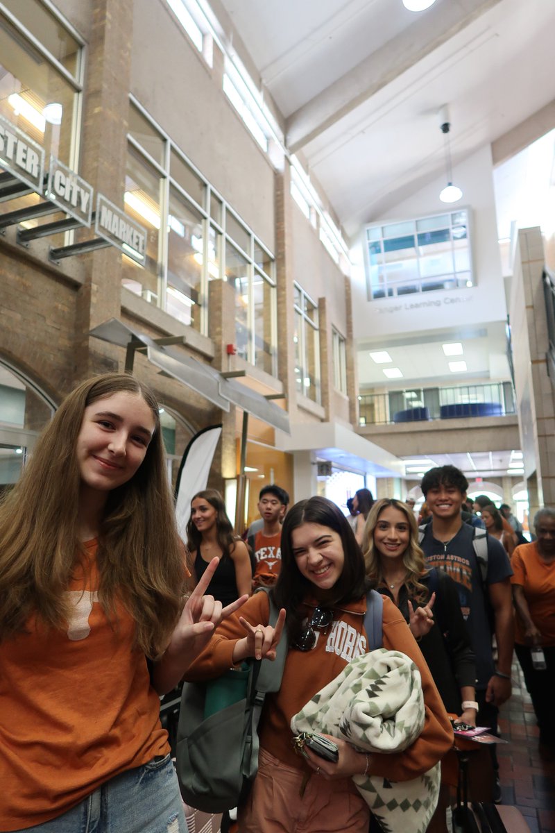 UTorientation's tweet image. Take us back to Session 5 🔥 Highlights for Session 5 of Longhorn Orientation are live on our Facebook page. Hook'em! 🤘facebook.com/share/p/19Hqdk…