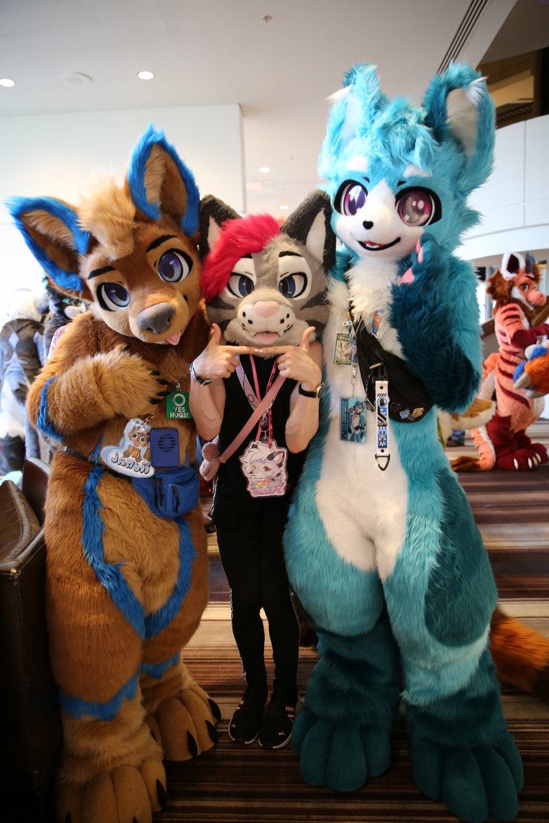 Soju cat 🍉🍇➡️ FE, LVFC (@melon_mow) on Twitter photo Me when the they the uhm thhh 👉👈
#FursuitFriday!
<a href="/Axcium_/">Jambii @ FD</a> + ? (don't know name)
📸<a href="/DolbyVixen/">Dolby Vixen 🏳️🌈 Moon Mist Husky 🇨🇦🏳️⚧️</a> Me when the they the uhm thhh 👉👈
#FursuitFriday!
<a href="/Axcium_/">Jambii @ FD</a> + ? (don't know name)
📸<a href="/DolbyVixen/">Dolby Vixen 🏳️🌈 Moon Mist Husky 🇨🇦🏳️⚧️</a>