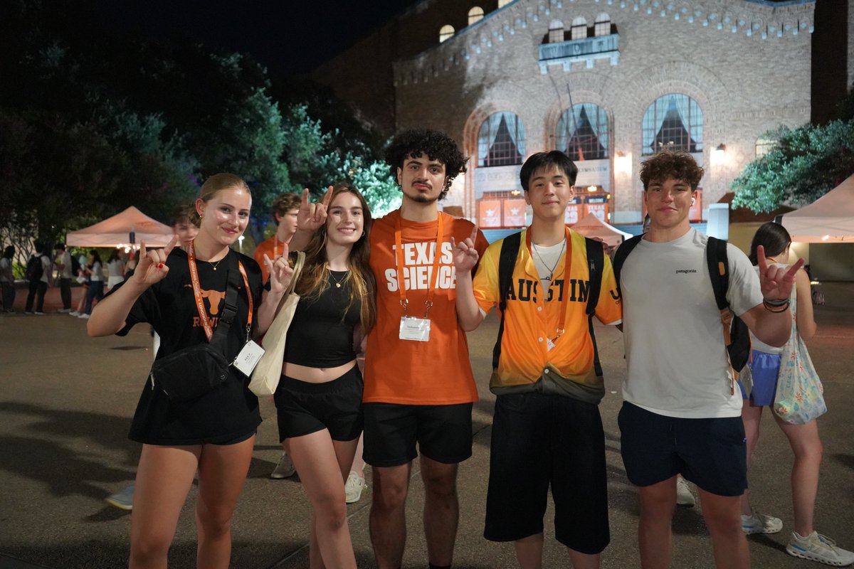 UTorientation's tweet image. Take us back to Session 5 🔥 Highlights for Session 5 of Longhorn Orientation are live on our Facebook page. Hook'em! 🤘facebook.com/share/p/19Hqdk…