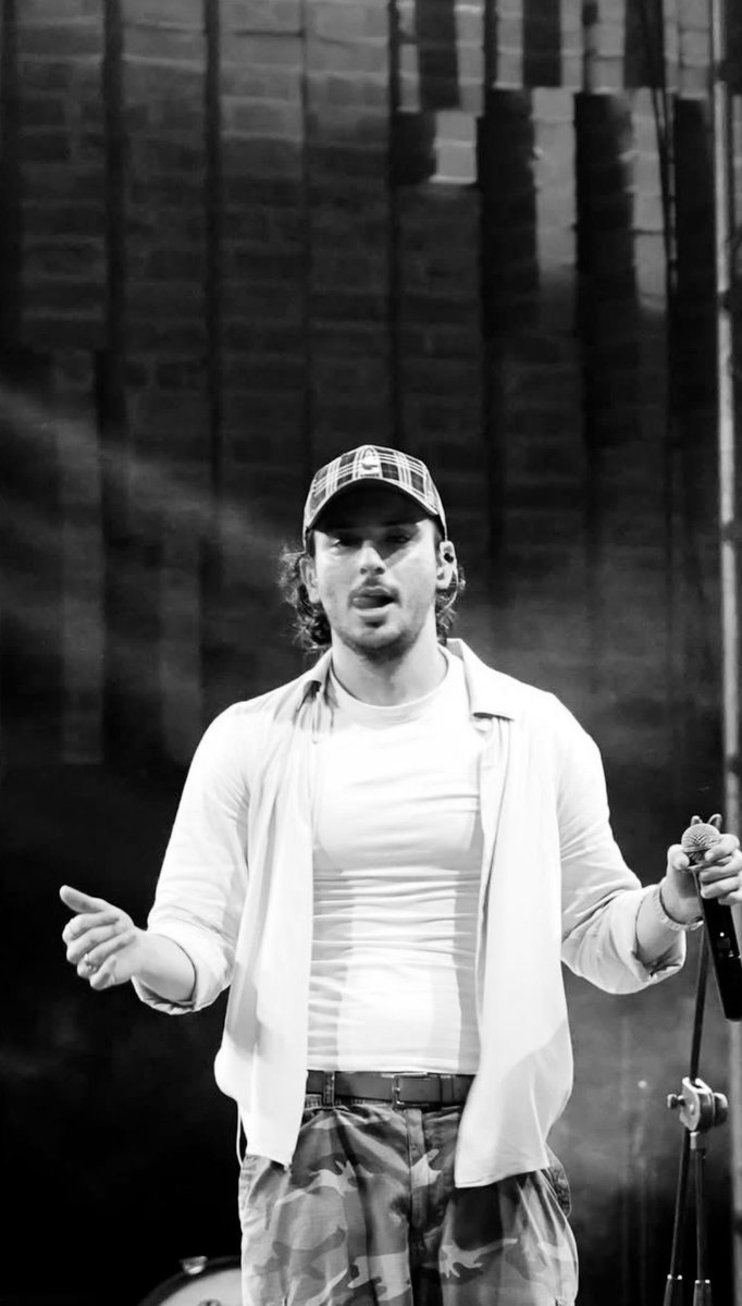 Rang bharey apney zindagi main yaaron say