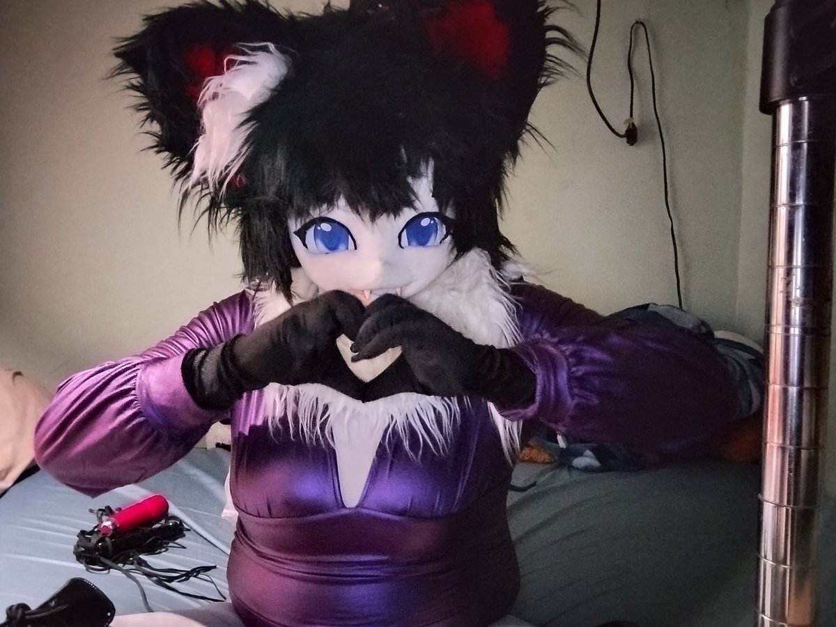 You seen Mistress wear Black, you seem Mistress wear blue... 

Now? Here is Mistress in a nice purple outfit~ 💜

Showing her dominating self as always while doing a heart for all of you amazing pets~ 🤍🖤

#FursuitFriday #Latex #nsfw