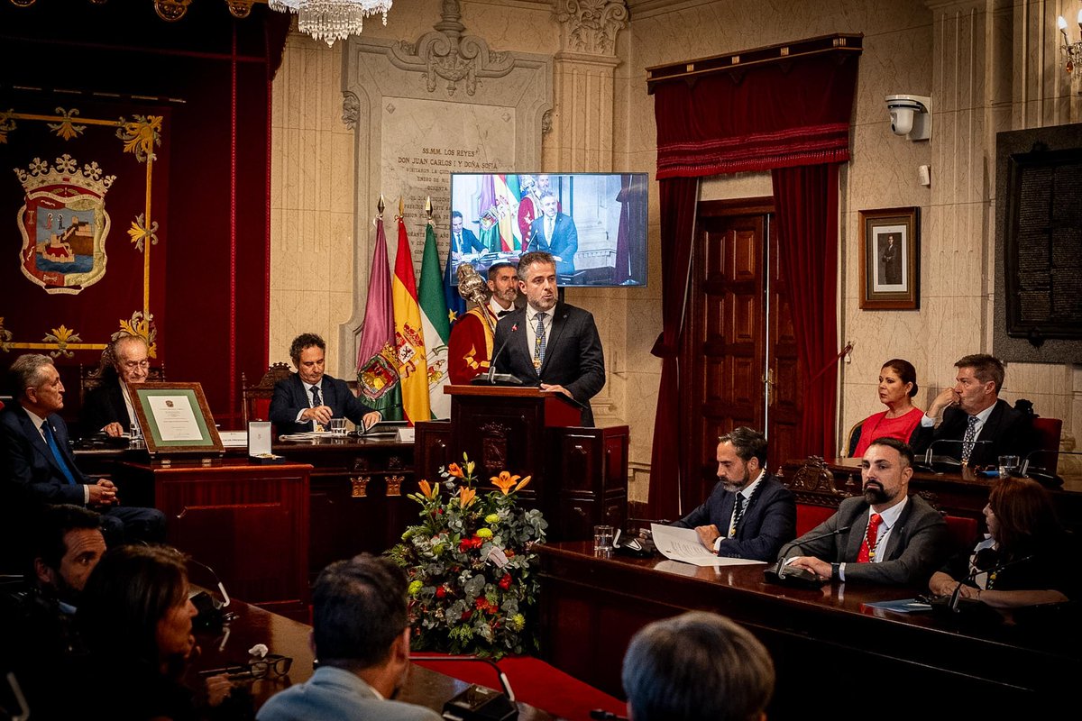 Interviene el viceportavoz del Grupo Popular, <a href="/carlosmconde/">Carlos Conde</a>, en la entrega de la Medalla de la Ciudad al <a href="/ColEnferMalaga/">Col.EnfermeriaMalaga</a>.
youtube.com/@ciudaddemalag…