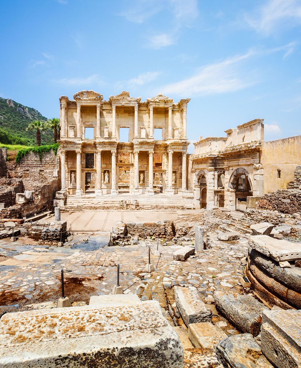 SoEarthen's tweet photo. Ephesus, Turkey #CelsusLibrary #Ruins https://t.co/k4bgccUxyj