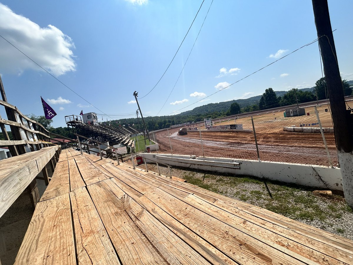 Hunt the Front Super Dirt Series (@huntthefrontsds) on Twitter photo Two-stepping through the Bluegrass State! ๐ช
The <a href="/HuntTheFrontSDS/">Hunt the Front Super Dirt Series</a> is set to kick off its doubleheader through Kentucky with a $10,000-to-win stop at <a href="/lc_speedway/">LCSpeedway</a>.
Come join us in Burnside, KY, or watch it ๐๐๐ฉ๐ from home on huntthefront.tv. Two-stepping through the Bluegrass State! ๐ช
The <a href="/HuntTheFrontSDS/">Hunt the Front Super Dirt Series</a> is set to kick off its doubleheader through Kentucky with a $10,000-to-win stop at <a href="/lc_speedway/">LCSpeedway</a>.
Come join us in Burnside, KY, or watch it ๐๐๐ฉ๐ from home on huntthefront.tv.