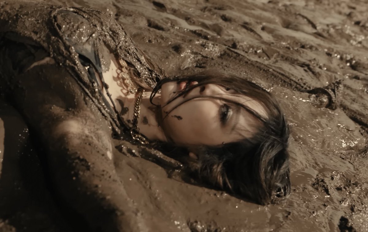 เจ้าตัวเฉลยเองเลยว่าอยากลงไปนอนกลิ้งเล่นก็เลยจุ่มให้ถึงใจ แล้วออกมาดีเว่อ เพราะยิ่งกว่าทำถึงจริง 😆😆