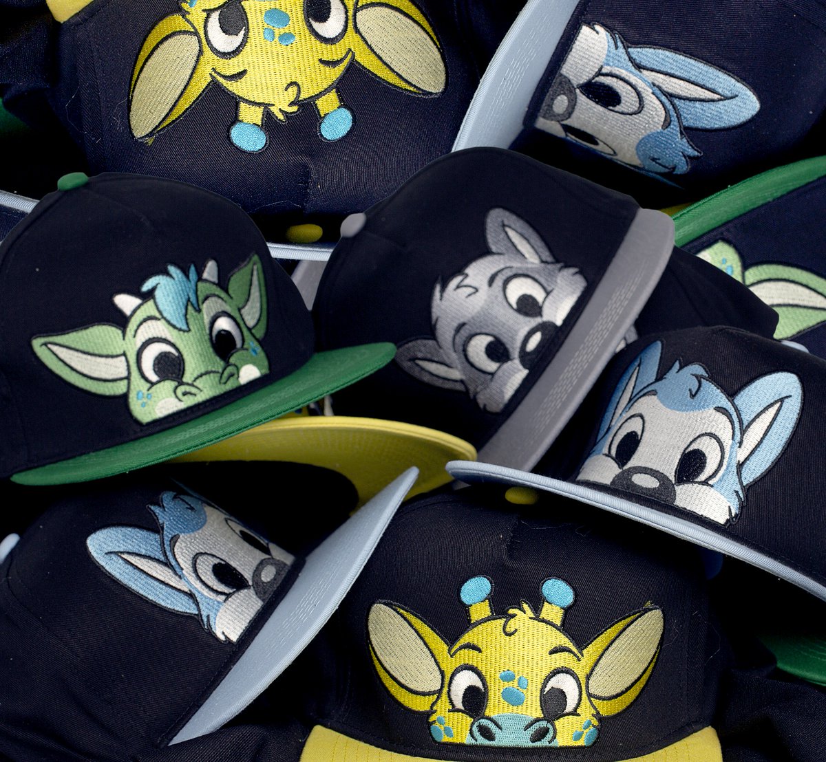 Peek of fashion! 🧢 

Rep your team and flag your crinkly interests while at events or even running errands!

PeekABU hats are available in all your favorite peeking critters! 

us.abuniverse.com/products/peeka… 

🐉  🦝  🦒  🐶 

#abdl #ageplay #ageplayer