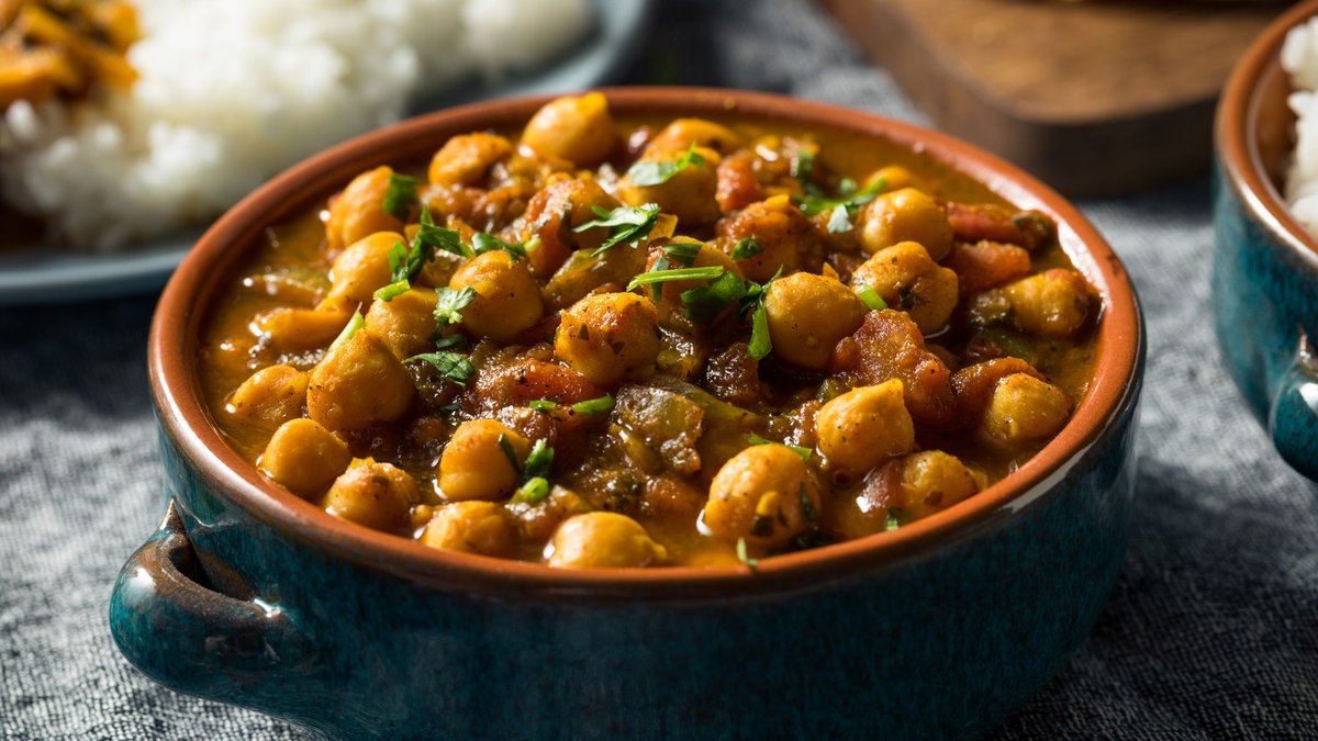Move over butter chicken — butter chickpeas have the same famous flavor with a boost of fiber. ➡️ spr.ly/60124glIn