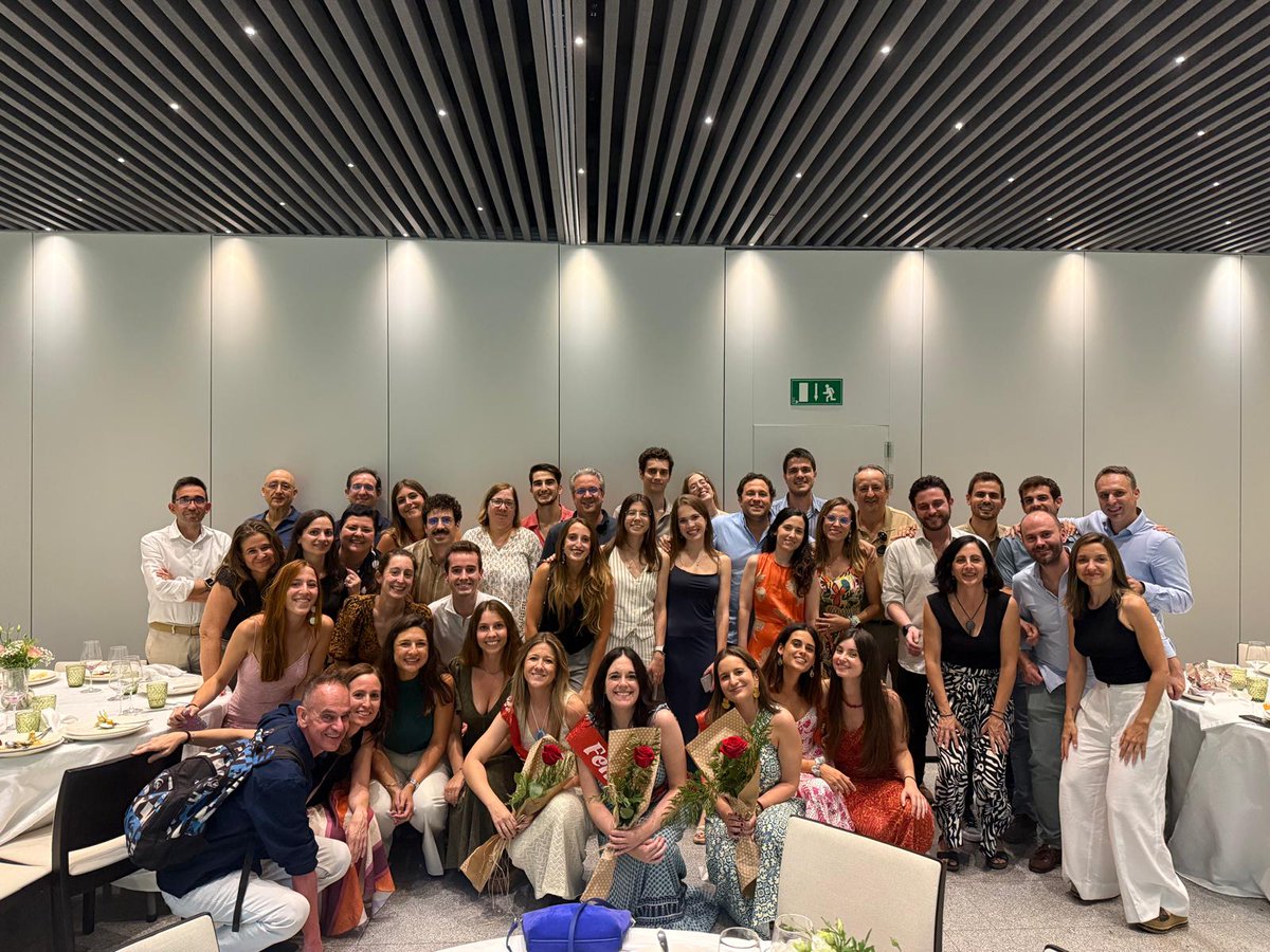 Hematología HUVRocío (@hematohuvr) on Twitter photo 🎉Enhorabuena a Cristina Marrero, Beatriz Chiclana y Marta García por haber finalizado la residencia en #hematología!
Gracias por vuestro excelente trabajo!
Seréis unas grandes hematólogas, ya sois grandes personas!
#SomosHUVR
<a href="/HospitalUVRocio/">HospitalUVRocio</a> 🎉Enhorabuena a Cristina Marrero, Beatriz Chiclana y Marta García por haber finalizado la residencia en #hematología!
Gracias por vuestro excelente trabajo!
Seréis unas grandes hematólogas, ya sois grandes personas!
#SomosHUVR
<a href="/HospitalUVRocio/">HospitalUVRocio</a>