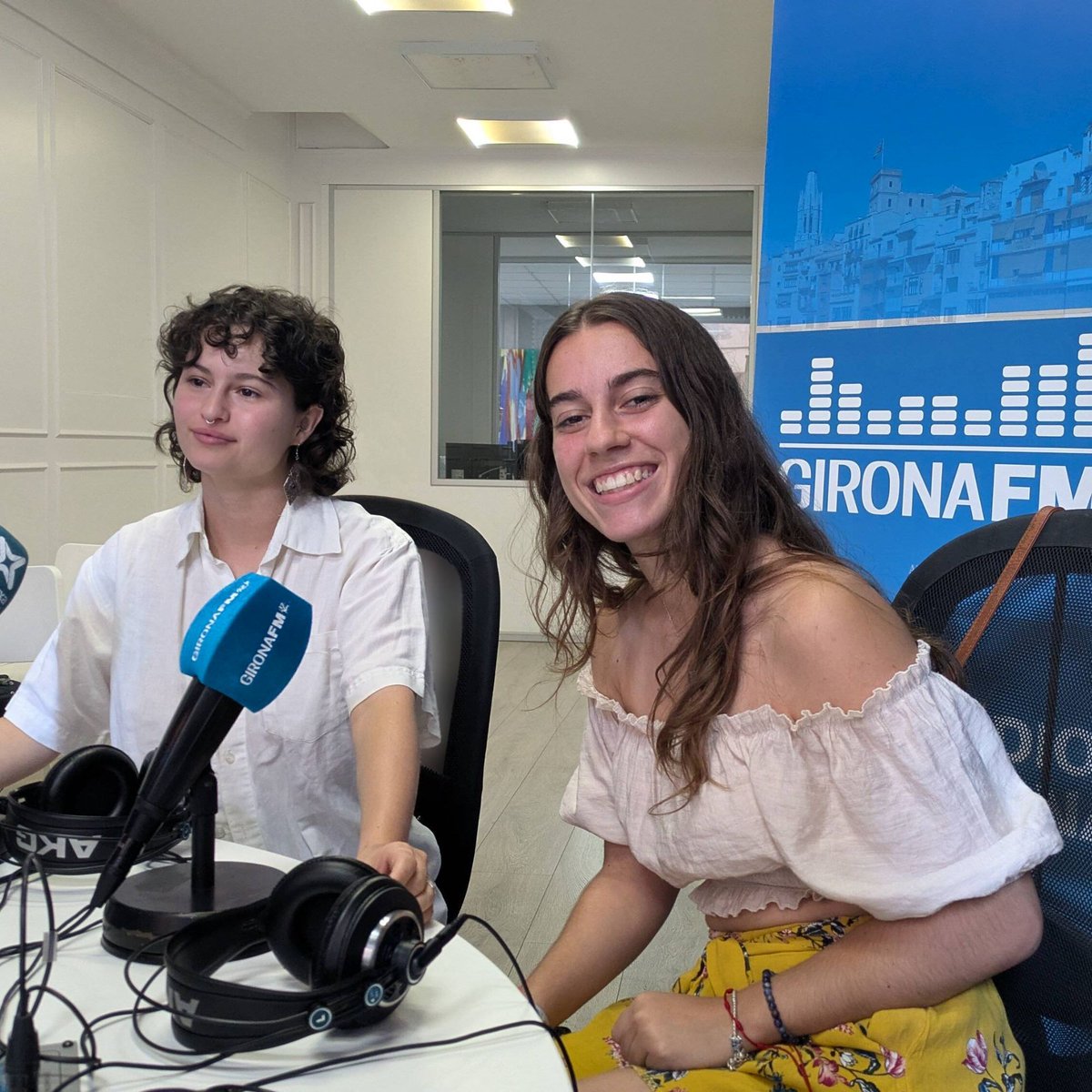 🗣️ Avui hem anat a la Girona FM 92.7 a explicar què fem a L'Estació Espai Jove  durant l'any 💪 i també què farem aquest estiu 🌞

Si tens 10 minuts, escolta què han dit segons la seva experiència la Naiara i la Nerea!✨ 
gironafm.cat/programs/el-pr…