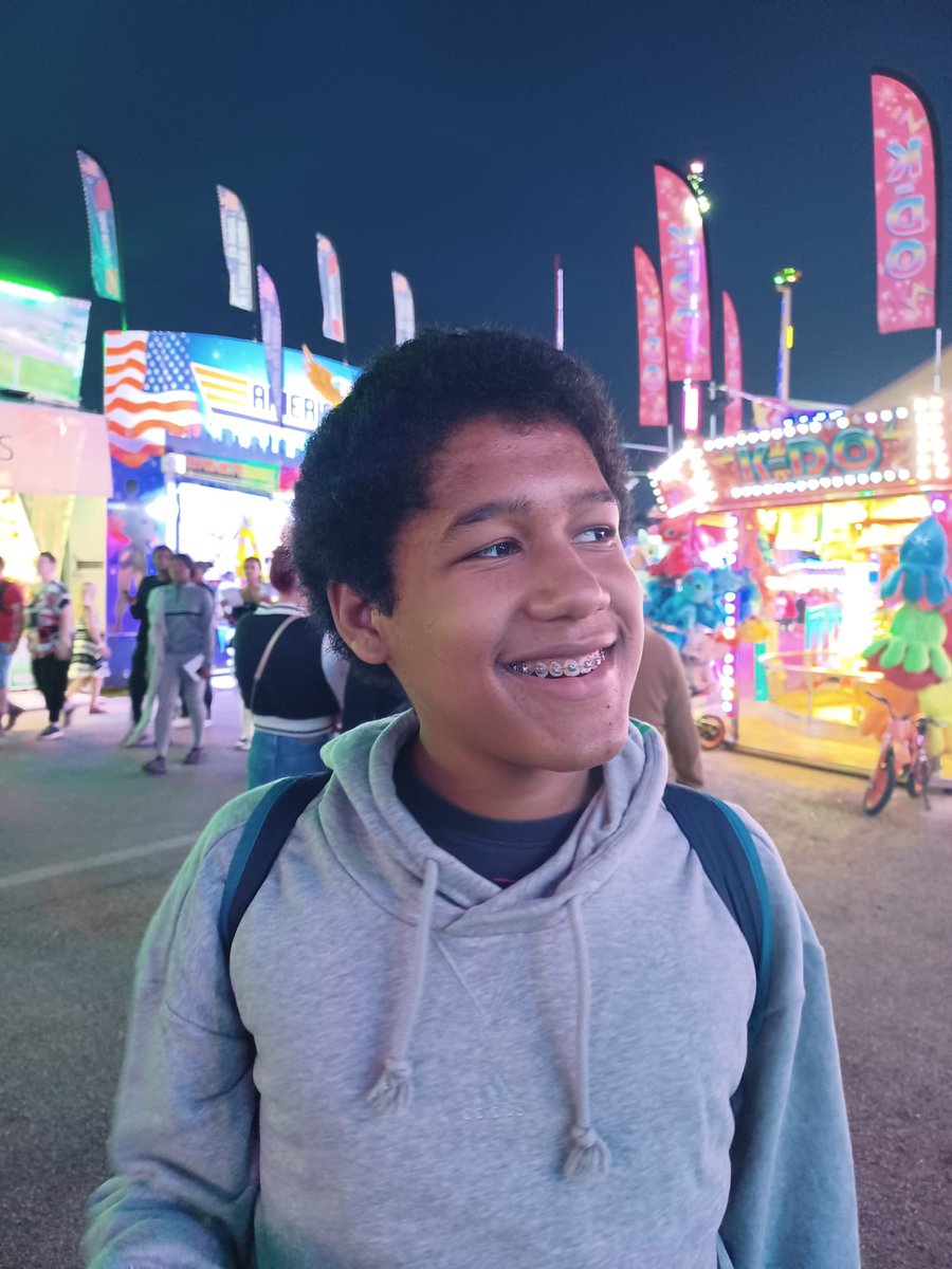 GabrielAttal's tweet photo. Il aurait dû être en train de fêter ce soir avec sa famille son anniversaire. 

Il aurait dû être en train de fêter ses 17 ans. 

Nicolas a été arraché à ceux qui l’aimaient à cause du harcèlement scolaire, à cause de ce fléau qui empoisonne la vie de trop d’élèves.

Je pense à sa mère, Béatrice, qui se bat désormais chaque jour pour libérer la parole et soutenir les victimes avec @faire_face_. Je pense à toutes les jeunes à travers la France qui vont à l’École la boule au ventre. Nous sommes à vos côtés.