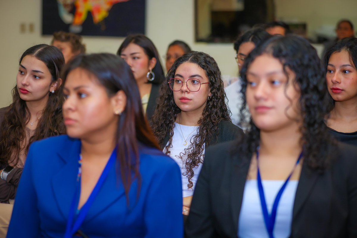 TejidoSocialSv's tweet photo. 💻🤖 | Hoy participamos en el conversatorio “Mujeres, transformación digital e inteligencia artificial: cerrando brechas y abriendo caminos”, organizado en la @EmbamexESA. 🇲🇽

Representantes de los CUBO IVU, Luigui Doze, Zacamil y equipo de nuestra dirección compartieron este espacio junto a: Lourdes González Prieto, representante de @onumujeressv y Andrés Lastra del Grupo Terranova, para conocer más sobre el papel clave de las mujeres en la innovación tecnológica.

#TejidoSocial | #ElSalvador