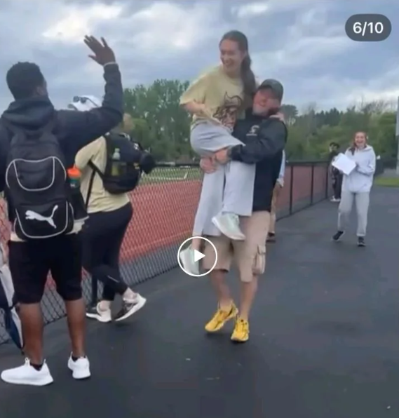 LilMissMcSwine's tweet photo. People critizie #joshdougherty for rarely being home and seeming disconnected from the #doughertydozen kids. Y'all just don't understand how time consuming coaching is, he's very busy connecting with his students, well the teen girls at least. https://t.co/4YF5qUHFSX