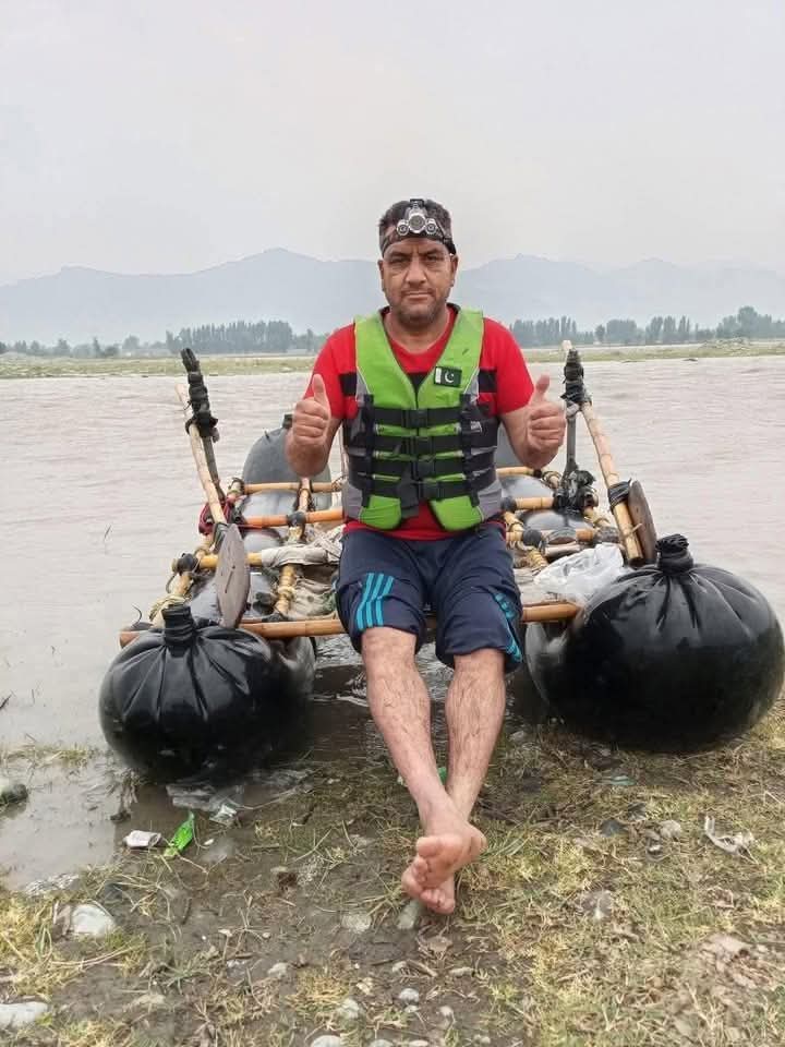 1Geo23's tweet photo. ہلال ��یک ہمدرد، باہمت اور خدمتِ خلق کے جذبے سے سرشار ایسے فرض شناس اور باصلاحیت فرد کو ریسکیو سوات ڈیپارٹمنٹ میں ملازمت دینا نہ صرف ادارے کی کارکردگی کو بہتر بنائے گا بلکہ عوامی خدمت کے مشن کو بھی مزید مؤثر بنائے گا۔ ہلال جیسے افراد ہمارے معاشرے کا فخر ہیں
#SwatTragedy #SwatRiver https://t.co/SZG9HqqRR0