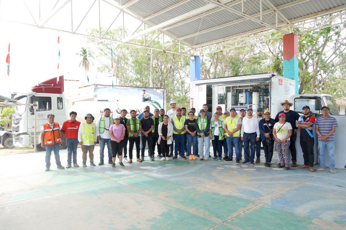 Secretaría de Desarrollo Económico Oaxaca (@deseconomicooax) on Twitter photo AGUA POTABLE PARA LA COSTA DE PIE
Hoy inicia operaciones en La Grúa, Chacahua, el Vehículo Potabilizador de Respuesta a Desastres de grupo <a href="/FEMSA/">FEMSA</a> a quien agradecemos su apoyo en favor de quienes habitan en esta zona lagunar del municipio de Villa de Tututepec.
<a href="/1campa/">Roberto Campa</a> <a href="/salomonj/">Salomón Jara Cruz</a> AGUA POTABLE PARA LA COSTA DE PIE
Hoy inicia operaciones en La Grúa, Chacahua, el Vehículo Potabilizador de Respuesta a Desastres de grupo <a href="/FEMSA/">FEMSA</a> a quien agradecemos su apoyo en favor de quienes habitan en esta zona lagunar del municipio de Villa de Tututepec.
<a href="/1campa/">Roberto Campa</a> <a href="/salomonj/">Salomón Jara Cruz</a>