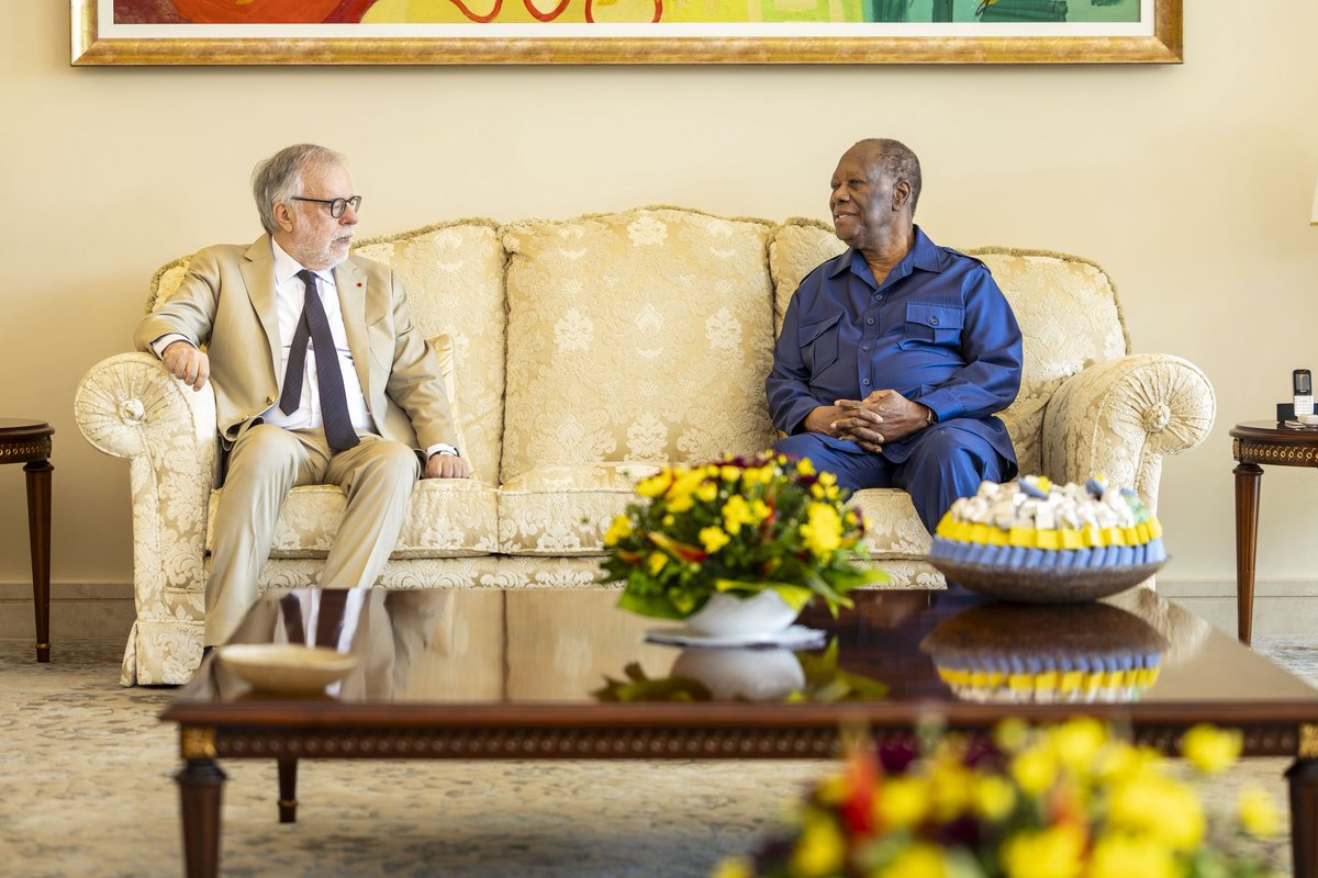 Presidenceci's tweet photo. 𝐋𝐞 𝐂𝐡𝐞𝐟 𝐝𝐞 𝐥’É𝐭𝐚𝐭 𝐚 é𝐜𝐡𝐚𝐧𝐠é 𝐚𝐯𝐞𝐜 𝐥𝐞 𝐅𝐨𝐧𝐝𝐚𝐭𝐞𝐮𝐫 𝐝𝐞 𝐥𝐚 𝐂𝐨𝐦𝐦𝐮𝐧𝐚𝐮𝐭é 𝐝𝐞 𝐒𝐚𝐧𝐭’𝐄𝐠𝐢𝐝𝐢𝐨.

Retrouvez l’intégralité de la Note d'information en cliquant sur le lien ci-dessous : ⤵️

https://t.co/QVzOlaQe3Y https://t.co/qN7gf2oKZC
