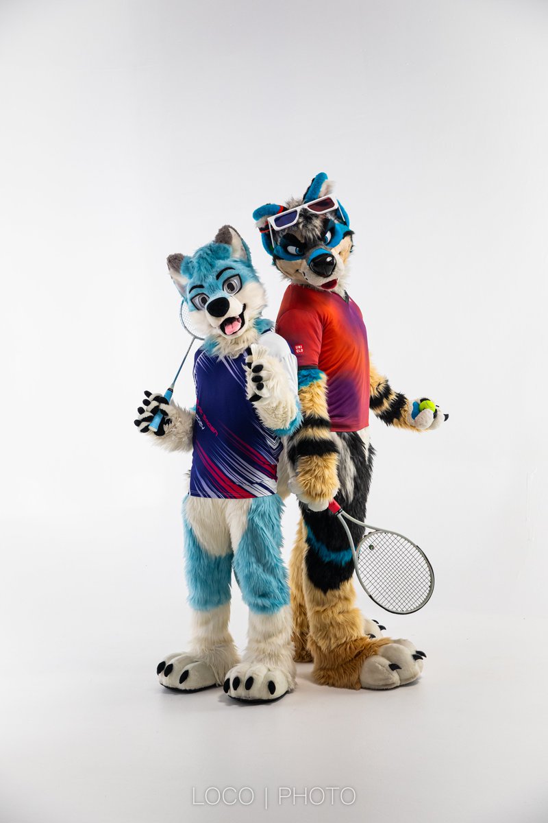 Dogs and their balls 🥎
Foxes and their cocks 🏸

#FursuitFriday