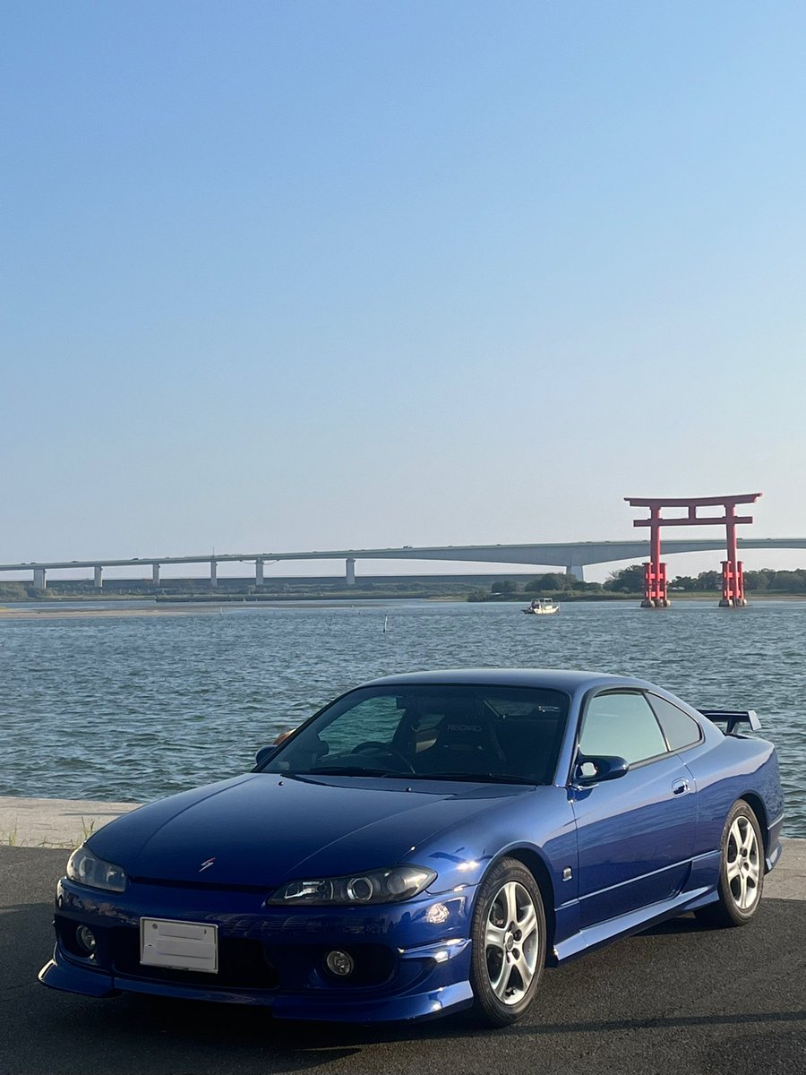 #見た人もなにか無言で鳥居をあげる