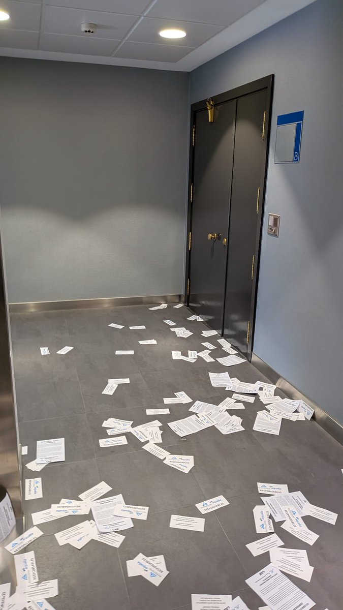 EKIPARAZIOAREN FALTAN, GREBA MUGAGABEA✊🏽

⚠️FCC Aqualiako langileek hilabeteko grebaren ostean greba mugagabea hasten dute uztailaren batean. 

Lan berdina baldintza berdinak, borroka da bidea!

A FALTA DE EQUIPARACIÓN, HUELGA INDEFINIDA✊🏽