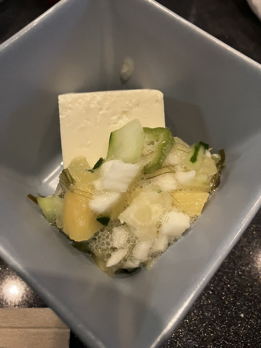 AtoC_042's tweet photo. 美味しい料理を堪能

ハンバーガー
たらこスパゲッティ
豆腐のサッパリ野菜ソースかけ（？）

#BUTLERBERTH
#美魔女降臨 https://t.co/XG64Dn6CJ2