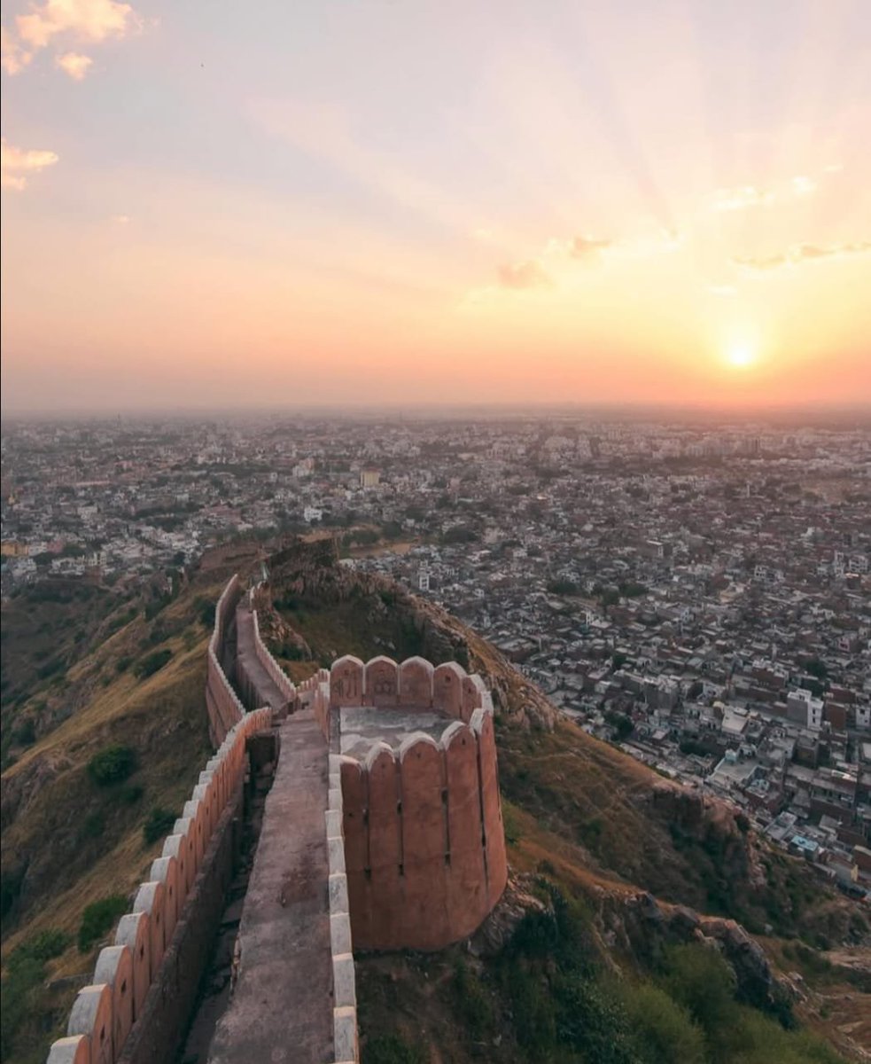 anywhereedoor's tweet photo. ๐ Location: Nahargarh Fort, Jaipur, India ๐ฎ๐ณ
Golden hour from the ramparts ๐
Jaipurโs magic wrapped in light & legacy!
๐ธ Credit: @alex_stead
#JaipurDiaries #NahargarhFort #IncredibleIndia #SunsetVibes #FortViews #HeritageIndia #WanderlustIndia #GoldenHourGlow https://t.co/tG1QVTKQAy