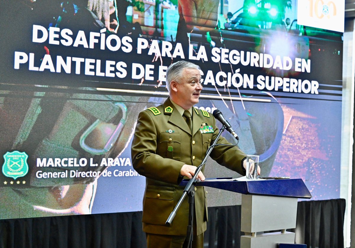 Acipol_Carab's tweet photo. #ACIPOL participó en el Segundo Encuentro de Seguridad Integral @DuocUC 2025 junto al General Director de Carabineros, Marcelo Araya Zapata, donde se abordaron temas claves: narcotráfico, crimen organizado, delitos sexuales y ciberseguridad. Más info: https://t.co/9vxngp3ma7 https://t.co/x3yA0mpyba