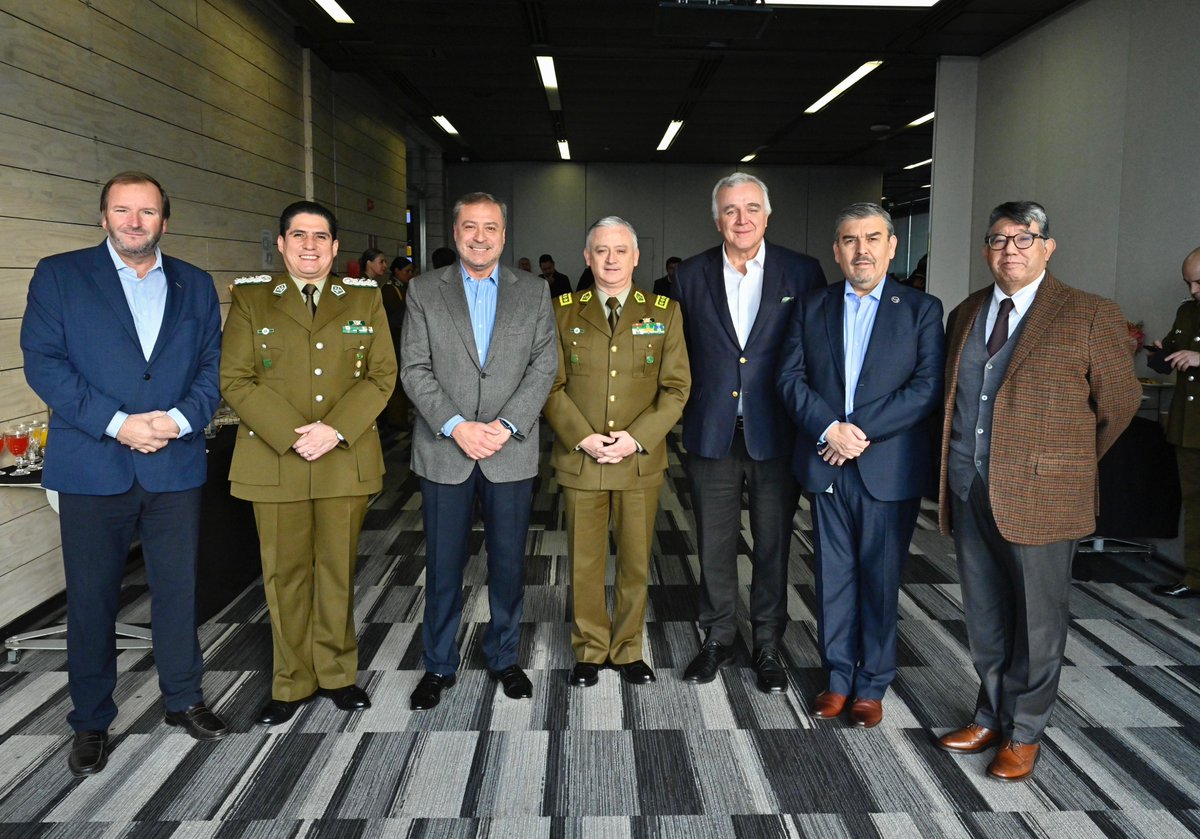 #ACIPOL participó en el Segundo Encuentro de Seguridad Integral <a href="/DuocUC/">Duoc UC</a> 2025 junto al General Director de Carabineros, Marcelo Araya Zapata, donde se abordaron temas claves: narcotráfico, crimen organizado, delitos sexuales y ciberseguridad. Más info: lnkd.in/eV-rng_E