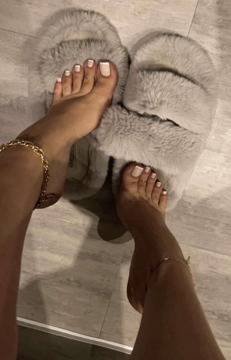 Lena_Feet_4's tweet photo. #barefeet #feetwithtattoos #paintedtoes #redtoes #higharches #wrinkledsoles #footfetishnation
#feetondemand #customfeetpics https://t.co/nWPNaDVoWL
