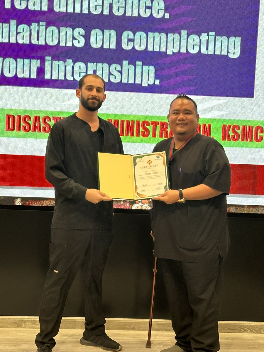 ختام مرحلة الامتياز 🚑💉
ما بين أسعاف الهيئة الملكية بالجبيل و أروقة طوارئ مدينة الملك سعود الطبية ختامها بتكريم 
 🥇Best Paramedic Intern -
Outstanding Presentation Skills -