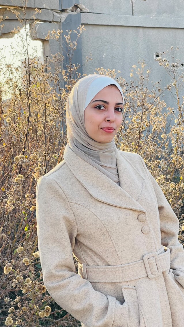 MassReview's tweet image. "I used to look at the sky, the clouds, the stars, just to avoid looking down, where the ground was soaked in blood and destruction."
#Palestinian writer Nadera Raied Mushtha reflects on the destruction of Gaza, her home, for MR #JusticeforPalestine: massreview.org/2025/06/27/my-…
