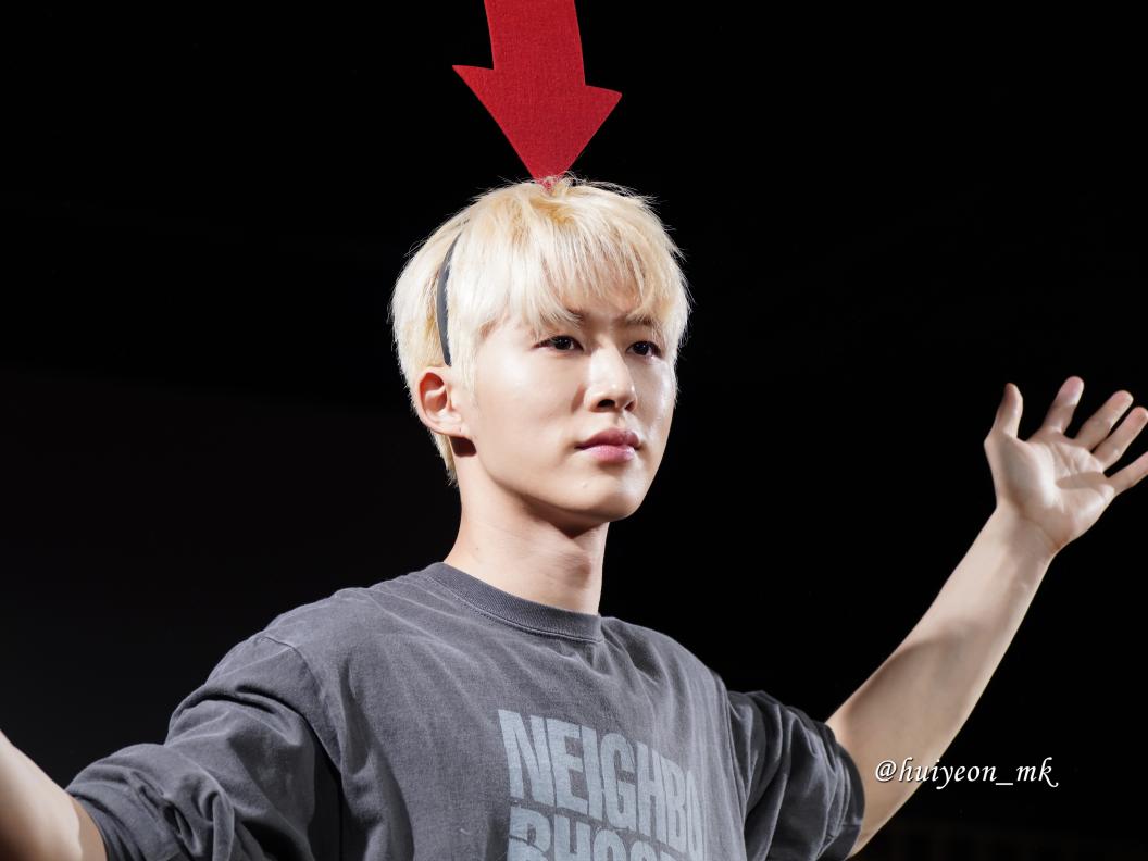 우주 최강 귀요미
250627 뮤직코리아 팬싸
#김한빈 #비아이 #BI
<a href="/BI_131official/">B.I Official</a>