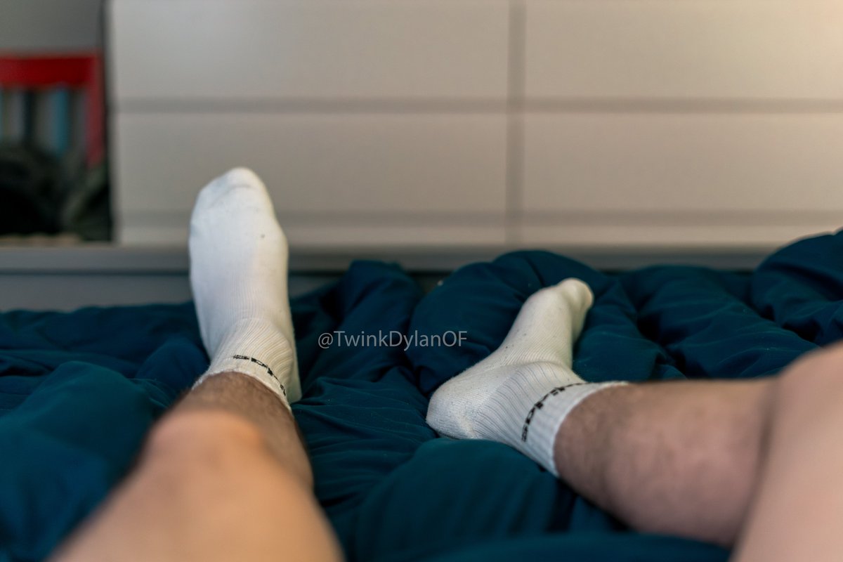 Wataa, there is also socks content on my account 👀🧦🔥

Write me if u wanna see more 🥵😈