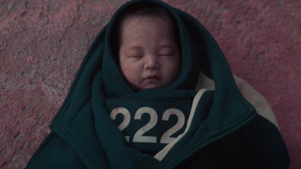 First season winner        Last season winner

#SquidGame     #SquidGameS3               
#SquidGameSeason3      #SquidGame3