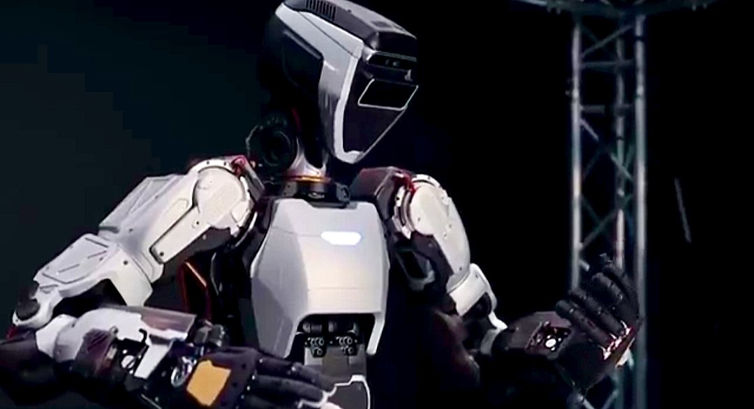 crypto__cache's tweet image. We know that the future is full of AI, Robots, Spaceships 🚀  

🤖 But do you know here also people want Decentralization because no-one wants to be getting ruled by these big organizations!

🦶 So to tackle this problem @xmaquinaDAO already working on it, but wait You still…