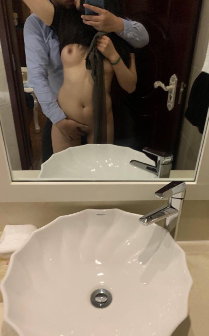 考完试就去见绿主大叔啦。。。

小菜狗男朋友去参加他一个朋友的生日聚会了，我没去。男朋友问我在干什么，给他发了这张照片～

他要是还不来，我的舌头要被吸干啦。。。 https://t.co/FbI3qN0oWw