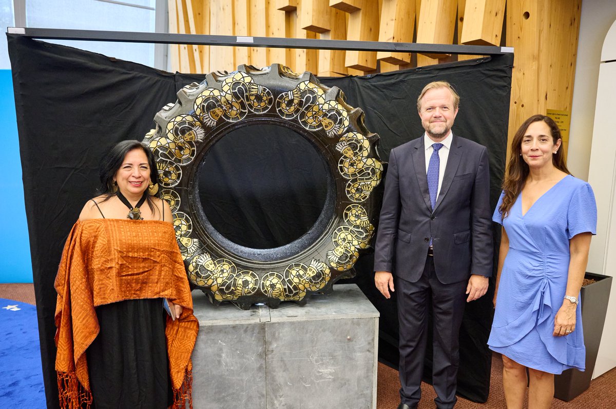 DSGBjornBerge's tweet image. 25 years of partnership. Today, Mexico’s gift — Ouroboros de luz by Betsabeé Romero — reminds us that art, like democracy, transcends borders. Gracias, Mexico, for standing with the @CoE — for human rights, dignity, and a future built together.