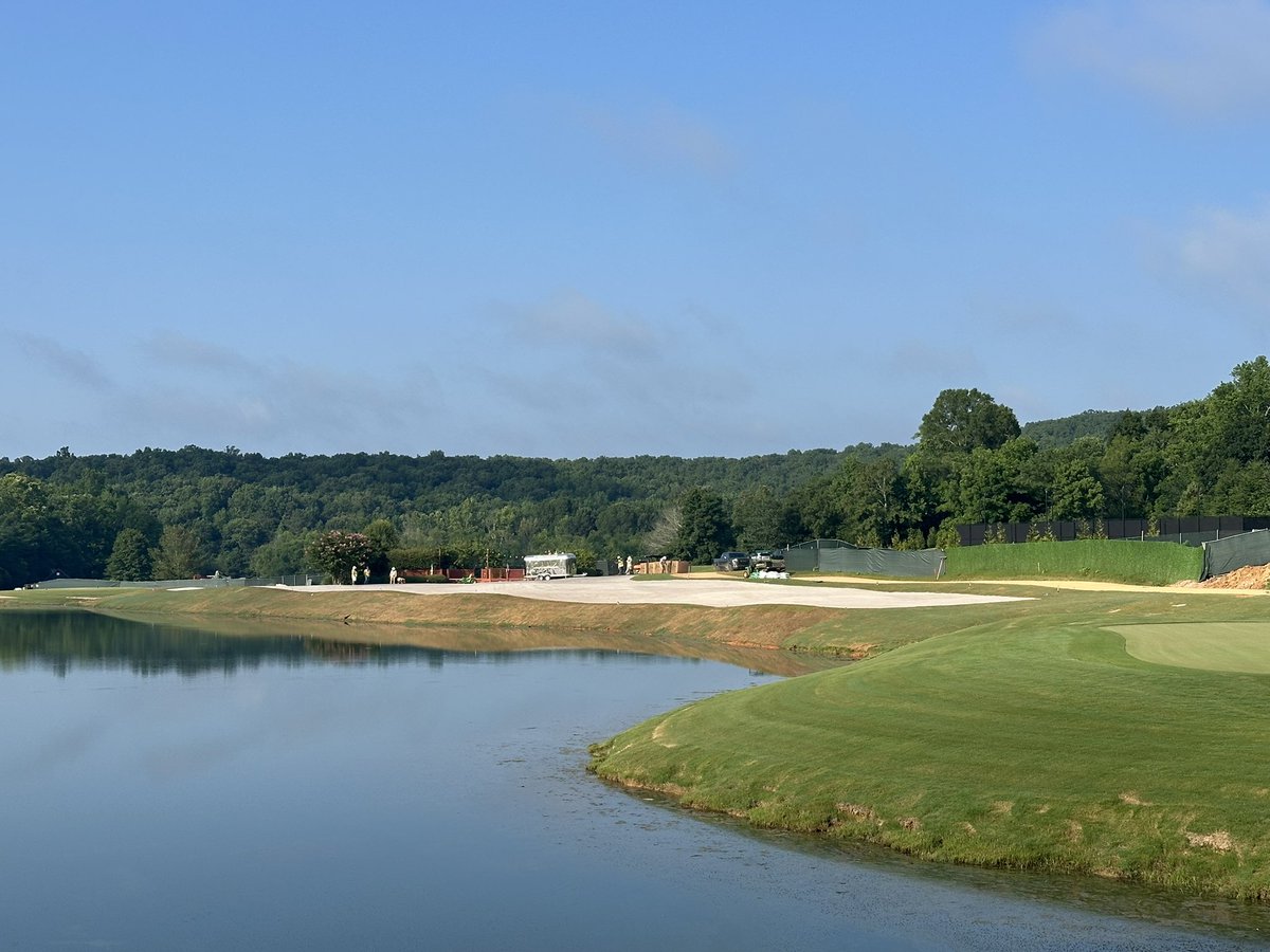 bergingolf's tweet image. It’s a beautiful morning to finish up our putting course at Barnsley Resort. Preplant and sprigs going down shortly. I’ve dubbed this spot “the merger”!