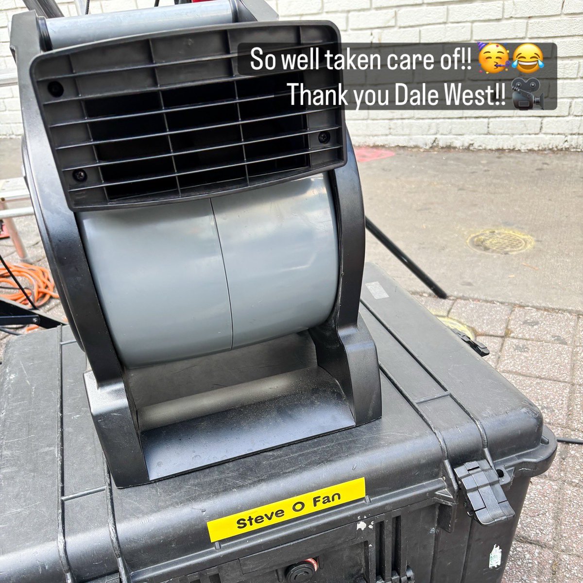 🎥: Dale West
#gma
#live 
🏳️‍🌈