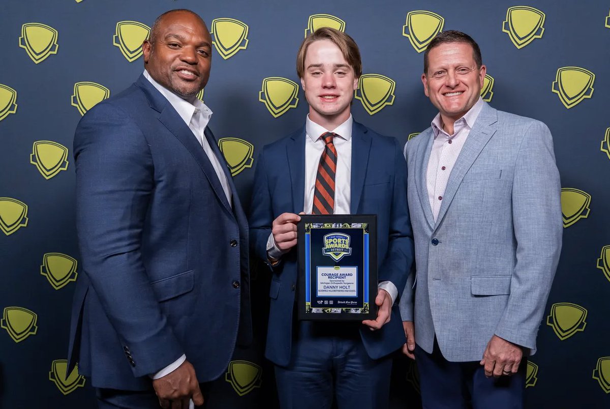 Big congratulations to Danny Holt ’25, who was honored with the Courage Award at the Detroit High School Sports Awards! Danny, your strength, heart, and determination are an inspiration! #BRwarriorproud