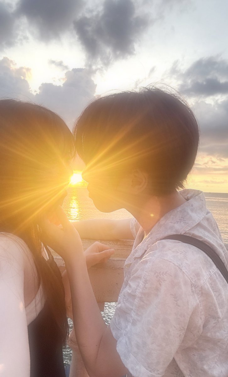 だいすきな彼女と沖縄旅行にいってきました🌺♡
髪の毛切って更にイケメンが増した可愛い彼女👦🏻💞
明日で付き合って12ヶ月🌙
1年になります🥹💗
遠距離からはじまって、今は同棲して1ヶ月経って毎日隣にいてくれて。
幸せな日々を過ごせてるのも彼女のおかげ。
本当にありがとう。銀河1愛してるよ。