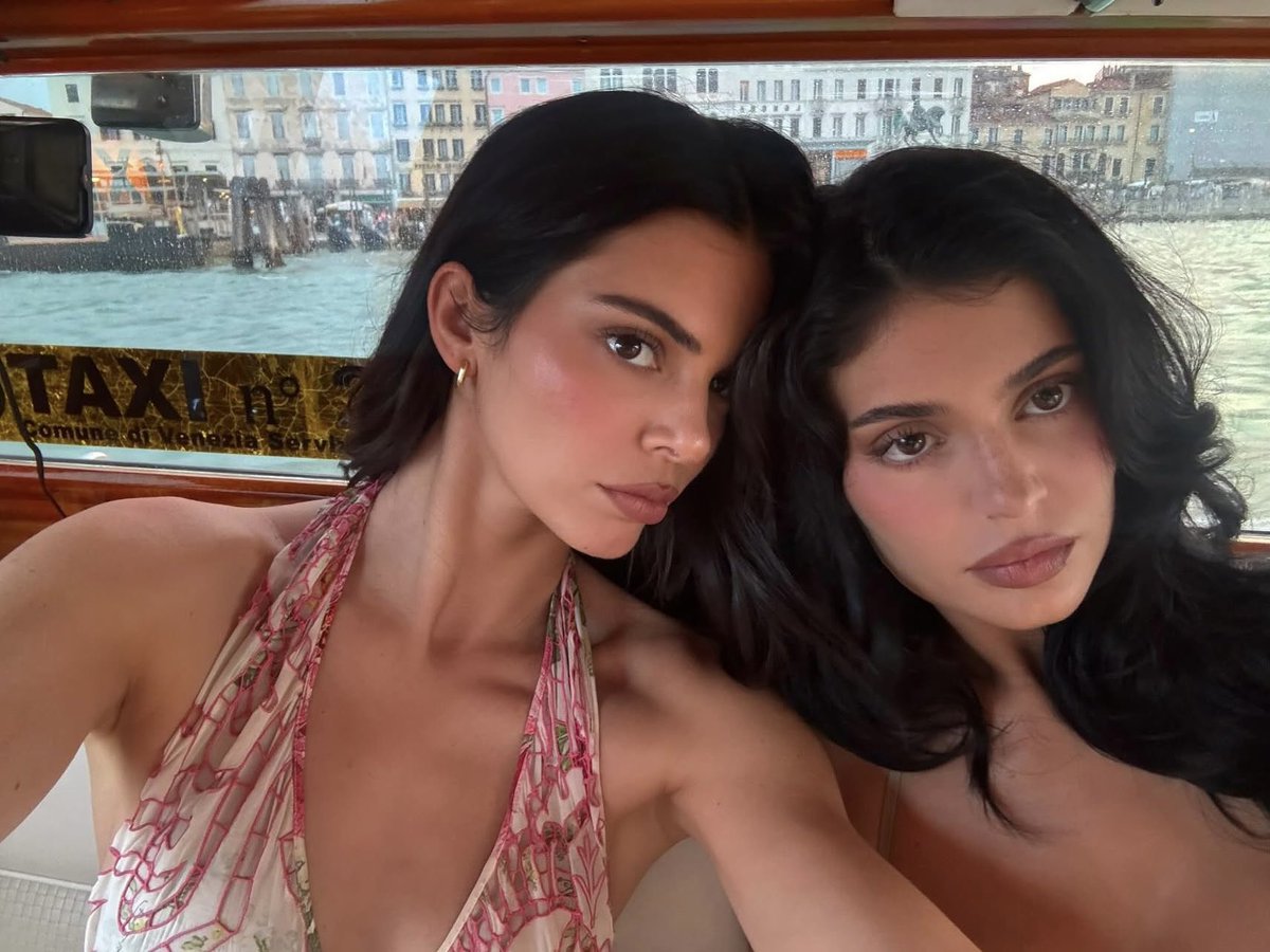 elordior's tweet photo. the jenners ❤️‍🔥 https://t.co/wgAhHxpVNr