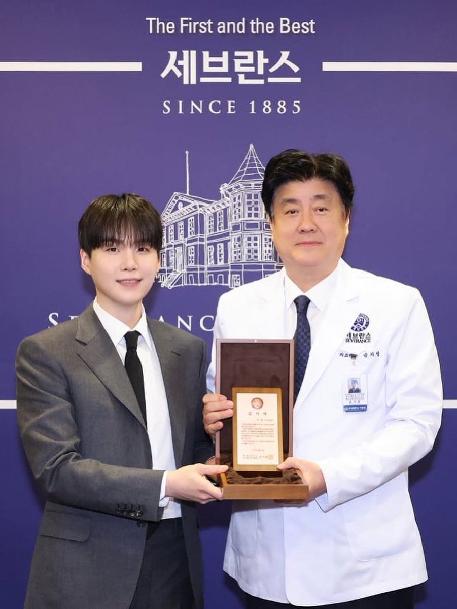 dSUGA_1993's tweet photo. [INSTAGRAM]

tailorable: "A meaningful moment alongside a meaningful act, the grey suit worn by Min Yoon-ki is by #TAILORABLE." 

#SUGA #AgustD
#슈가 #방탄소년단 #BTS https://t.co/0FQBtaPWJW