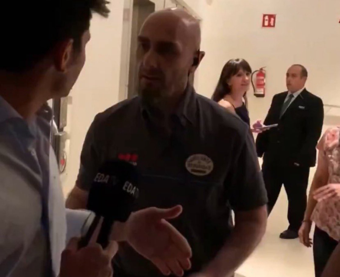 Padronso (@titopadronso) on Twitter photo <a href="/vitoquiles/">Vito Quiles 🇪🇸</a> Buenas, acabo de ver este video y procederé a dar de baja hoy mismo todos mis servicios contratados con <a href="/SecuritasDirect/">Securitas Direct</a> <a href="/SecuritasES/">Securitas España</a>
Tenéis a un agresor trabajando para vosotros <a href="/vitoquiles/">Vito Quiles 🇪🇸</a> Buenas, acabo de ver este video y procederé a dar de baja hoy mismo todos mis servicios contratados con <a href="/SecuritasDirect/">Securitas Direct</a> <a href="/SecuritasES/">Securitas España</a>
Tenéis a un agresor trabajando para vosotros