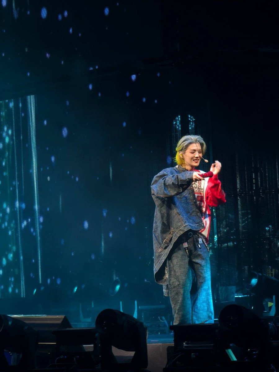 The world looks more beautiful when he smiles and seems happy, I love him so much💛💛
#LuHanAsiaTour2025
#LuHanAsiaTour2025_ShanghaiDay1