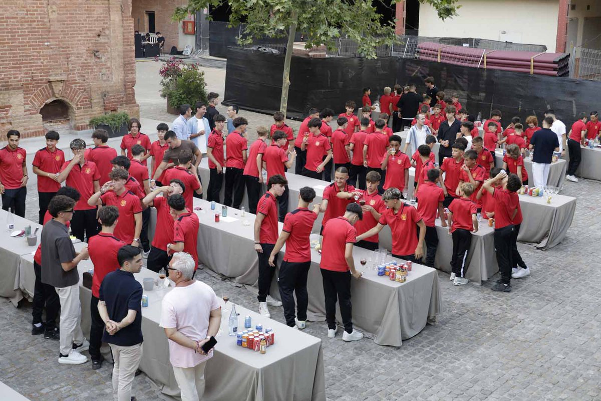 🔴 El CF Damm tanca el curs amb el tradicional Sopar de Cloenda a l'Antiga Fàbrica.

✍️ L'acte també va permetre acomiadar els jugadors i les jugadores que finalitzen la seva etapa formativa.

🔗 cfdamm.cat/ca/actualitat/…