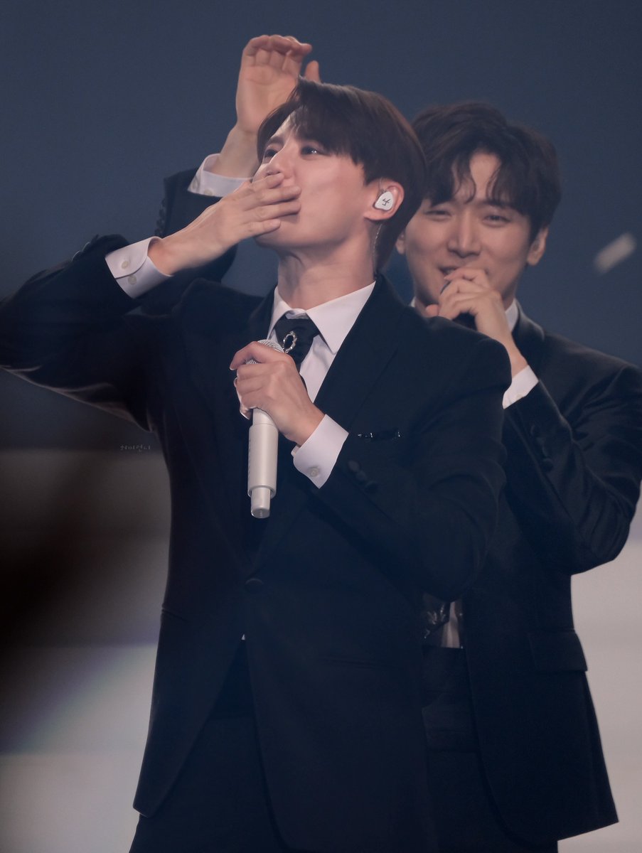 내일 만나🩷

#김준수 #PALMTREEISLAND
#팜트리아일랜드갈라콘서트