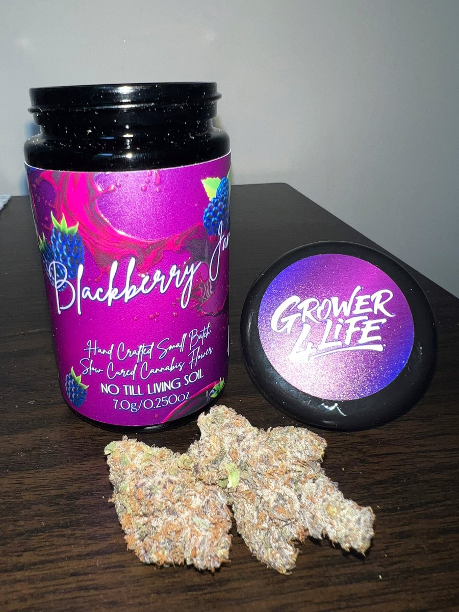 Starting this fine Friday with some Blackberry Jam by G4L. Looking forward to smoking on the rest of my pickups from <a href="/TheDonClub/">the Don</a> this weekend 💪🏼