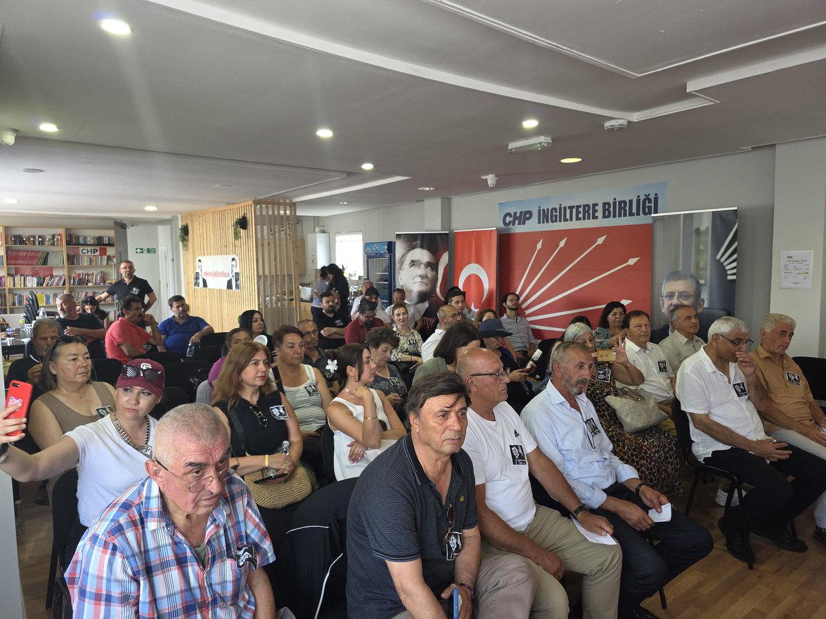cenginyurt52's tweet photo. Londra CHP Birlik örgütümüzle,Manisa Büyükşehir Belediye Başkanımız Ferdi Zeyrek'in anma toplantısındayız.
Ruhu şad olsun. 
Londra Kurtuluş yok tek başına, ya hep beraber ya hiçbirimiz diyor. https://t.co/sovoyMrtX0