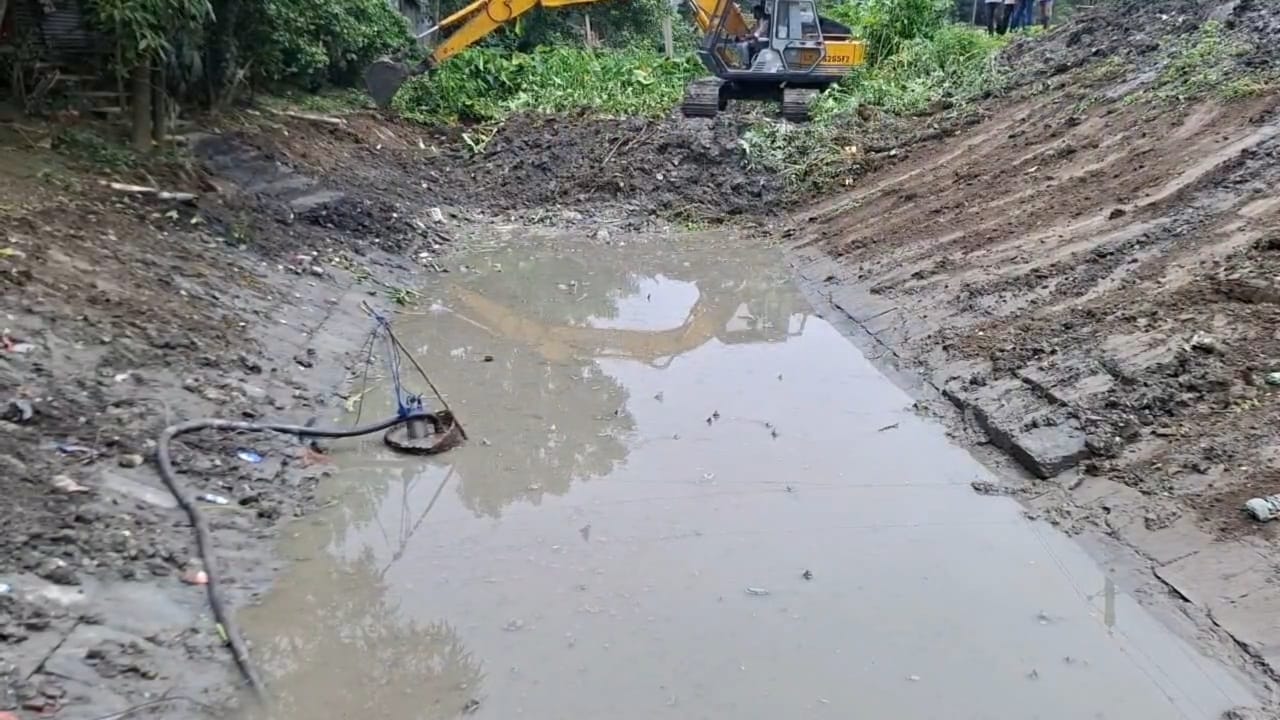 মাদারীপুরে ‘বরিশাল খাল’ খনন কাজ শুরু: জলাবদ্ধতা নিরসনে নতুন উদ্যোগ