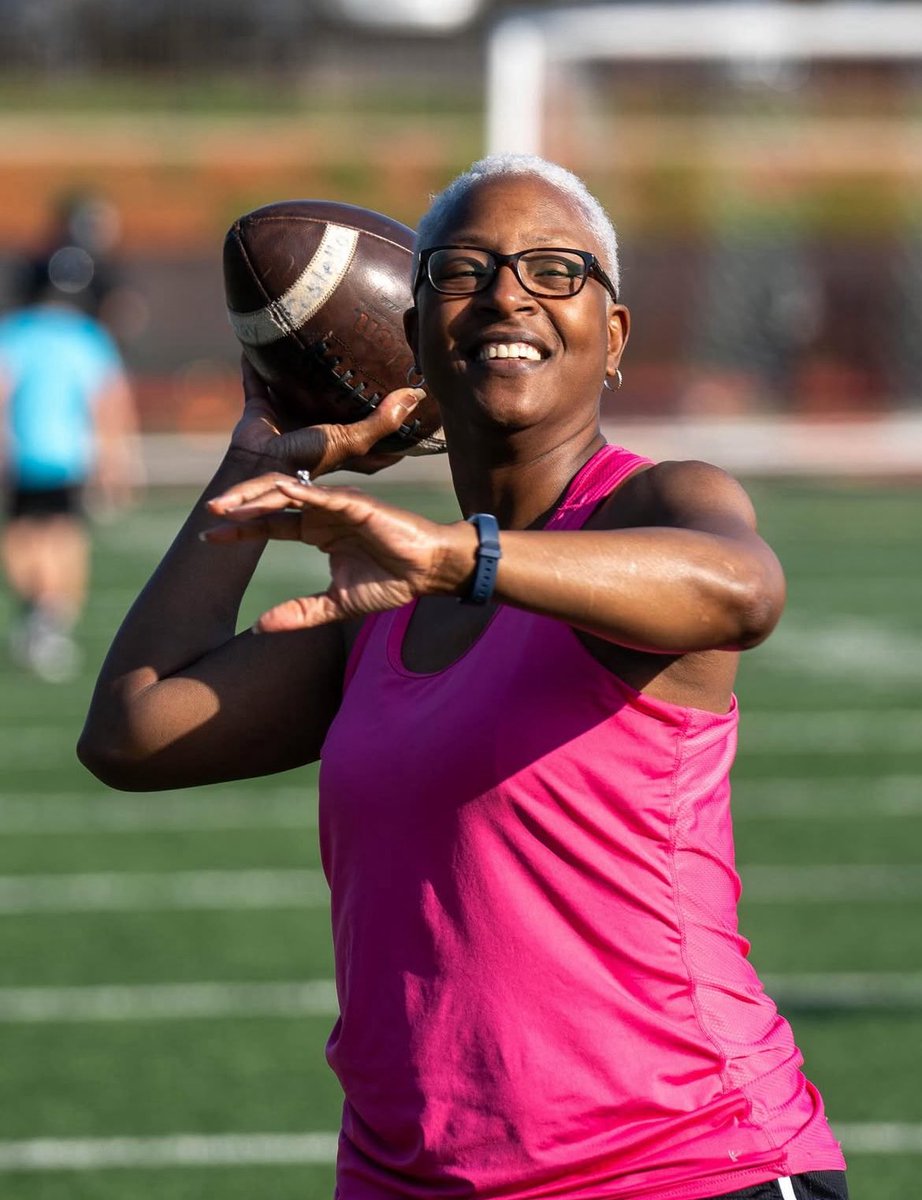 CoachKDallas's tweet image. We had 56 moms sign up for our first ever…
“HEBRON MOMS FOOTBALL 101 CLINIC”
Our moms got to…
-Try on helmet,shoulder pads,& their son’s jersey
-Learn fundamentals of throwing/catching
-Have a football “Q & A”
🔥MOTHERS OF THE BROTHERS🔥
@HebronLionsFB