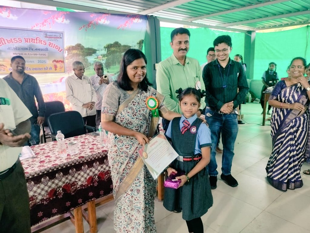 આજરોજ કન્યા કેળવણી અને શાળા પ્રવેશોત્સવ કાર્યક્રમ - 2024 અંતર્ગત પાણીખડક, પ્રાથમિક શાળા, તા.ખેરગામ ખાતે આંગણવાડી, બાળ વાટિકા અને ધોરણ - ૧માં બાળકોને પ્રવેશ આપવામા આવ્યો અને એસએમસીના સભ્યશ્રીઓ સાથે શાળાની શૈક્ષણિક બાબતોની ચર્ચા કરવામાં આવી.